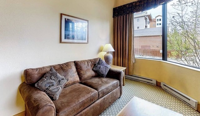 Well-Kept Studio Near the Slopes w/Kitchenette, WiFi, Shared Pool, & Hot Tub