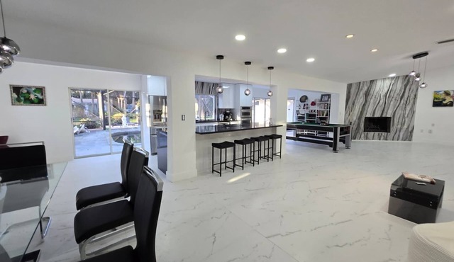 Wellington Charming House with Heated Pool in Wellington