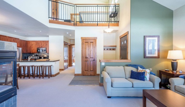 West Village 3 bedroom, free WiFi, sleeps 8.