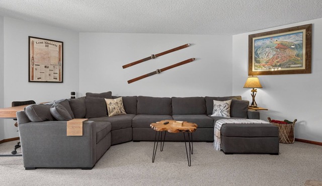 Winter Park Place #18 Pet friendly 2 bed private decks w/views walk to WP Resort