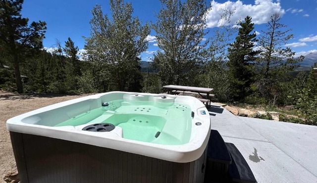 Wonder-View Lodge with Private Panoramic Mountain Views