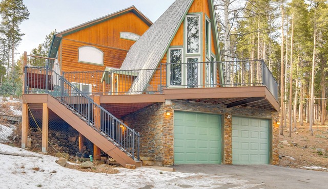 Wooded Retreat w/Private Hot Tub in Evergreen