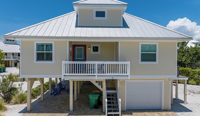Woodwind Beach 11 | Pet Friendly | Beachfront | Community Pool | Sleeps 6 in Boca Grande