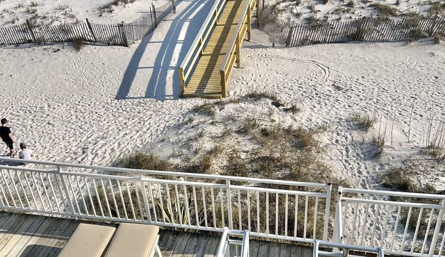 WOW Closest to the Gulf Luxury 4 Bed,3Bath 3 Decks Sleeps 14 2500 SF