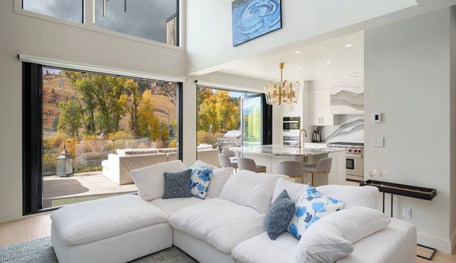 Yampa Lux Living - AC! Upscale Property ON the river, Private Deck with Hot Tub, Upgrades Galore!