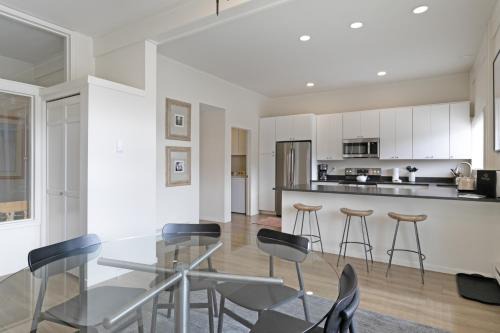 Chambertin Townhomes 