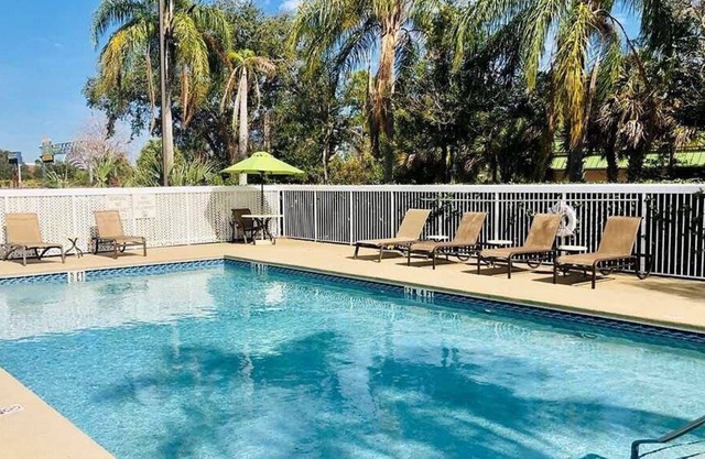Beautiful Destination! 3 Convenient Spaces, Near SeaWorld Orlando, Free Parking in Orlando