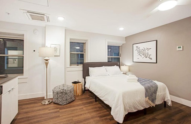 FRONTDESK Comfy Studio Apt near Science City in Kansas City