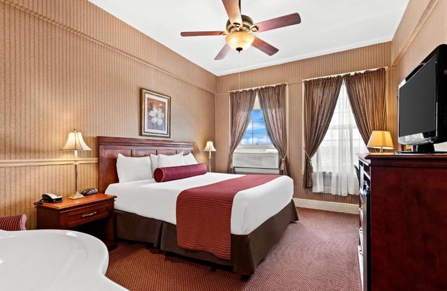 Genetti Hotel Surestay 