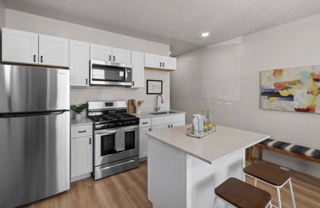Newly Renovated Home near Downtown SLC. *Comfy King Bed*