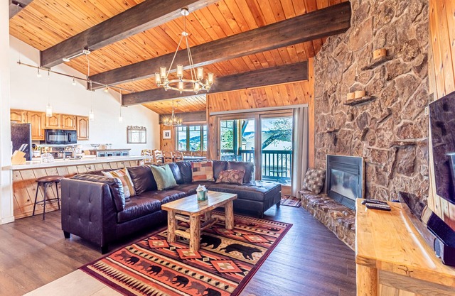Spacious 3-Bedroom + Loft Condo at The Phoenix – Steps from the Slopes!