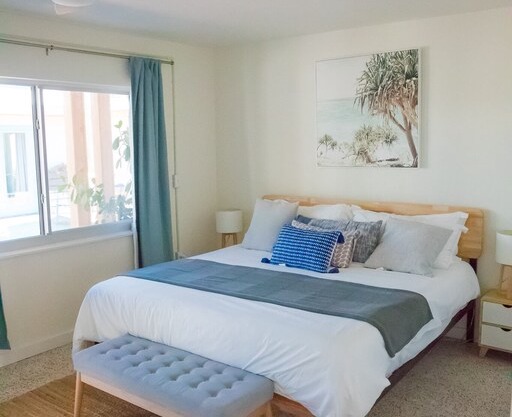 Studio apartment steps away from Lido beach