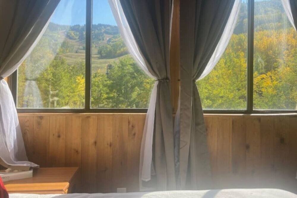 Glenwood Springs Cabin | Mountain View Room #8