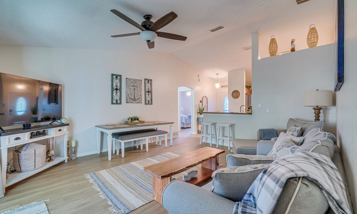Citrus Springs Cottage | Citrus Springs Retreat w/Grill & Screened Porch!