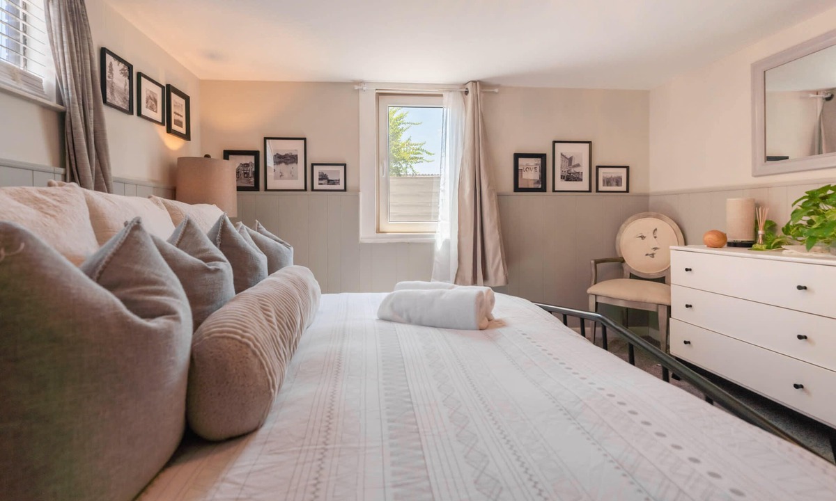 Sloan Lake Apartment | Sloans Lake! Walk to eateries/bars! Free parking!
