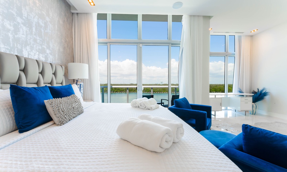 Hollywood Lakes Condo | Luxury Private Condo W/Jacuzzi and Ocean View!