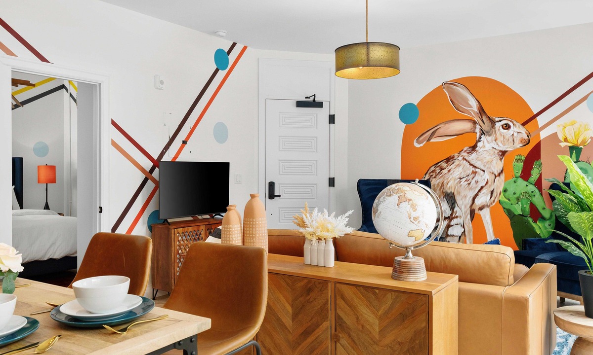 Golden Triangle Apartment | Alex Pangburn Suite 212