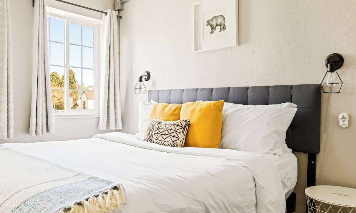 West Colfax Apartment | Stylish City Condo | King Beds | Sloans Lake 30Day