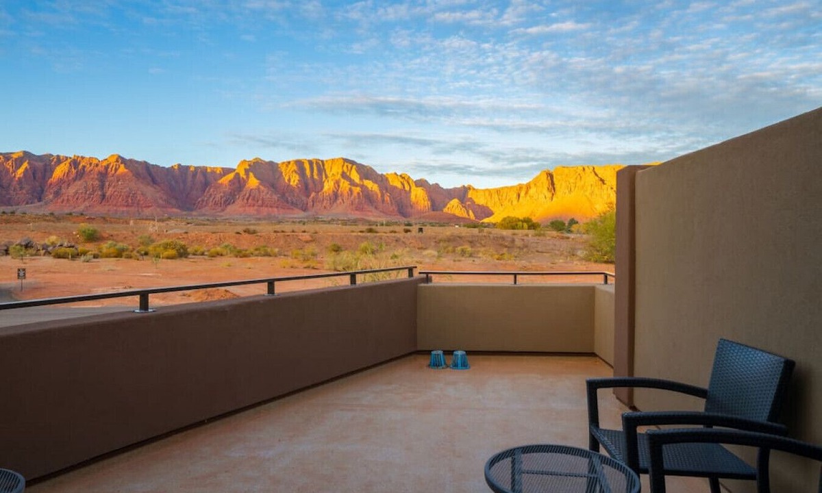 Ivins Condo | Modern Desert Dwelling W/Garage