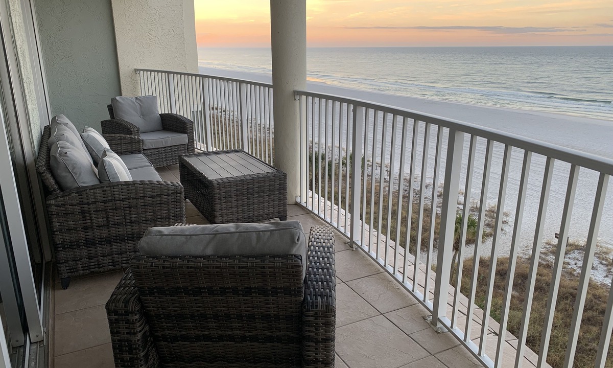 Long Beach Condo | Long Beach Resort 1-Bedroom Condo Includes 2 Seasonal Beach Chairs with Umbrella
