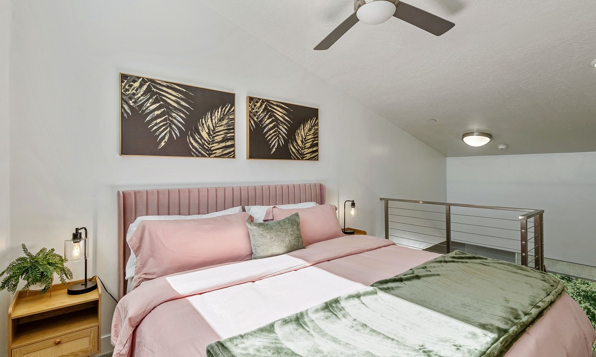 Rio Grande Apartment | NEW-KING Bed Loft Apartment/Downtown/Free Garage Parking/GYM