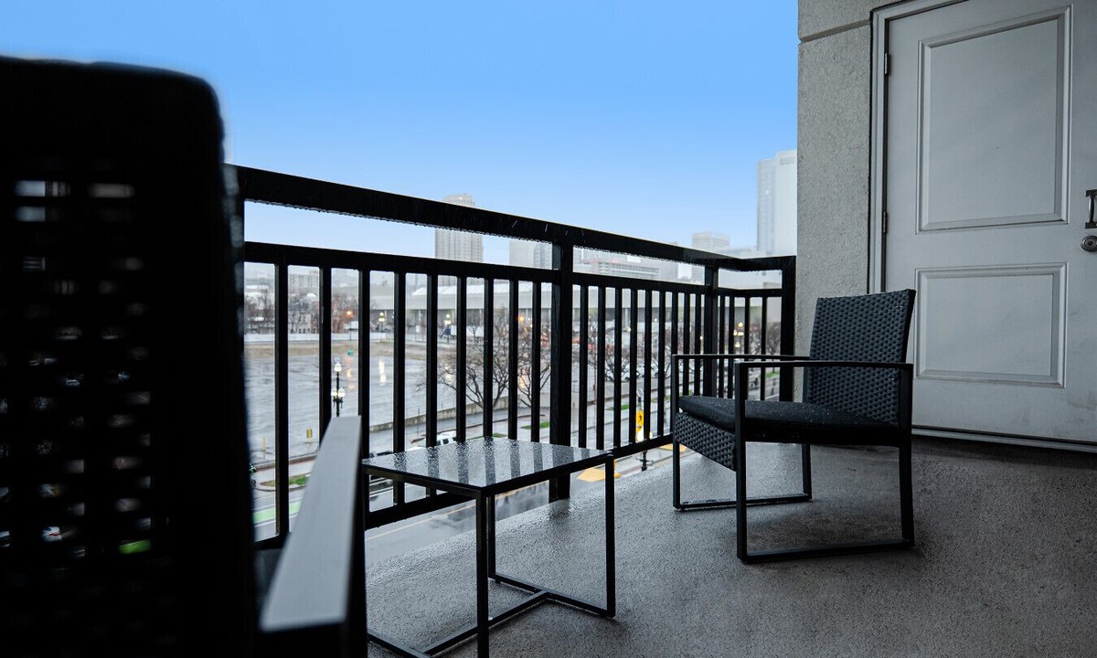 Rio Grande Apartment | Convention Ctr Bespoke Beauty 2BD Pool/Gym/HtubPkg
