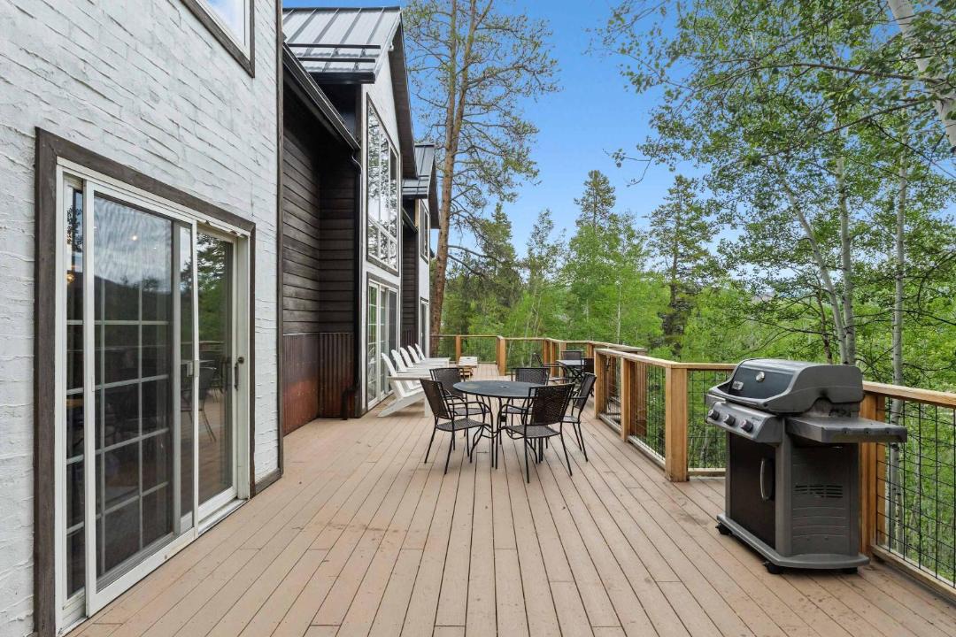Christie Heights House | 9 BDR Close to Main Street with Secluded Hot Tub
