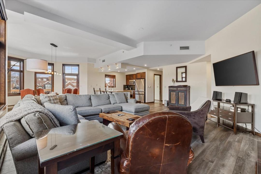 Downtown Steamboat Springs House | Expansive Luxury Condo - Downtown - Summer AC