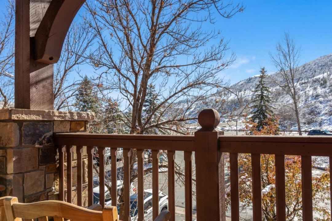 Avon House | Lodge at Brookside 202 2BR Pool Walk to Bus