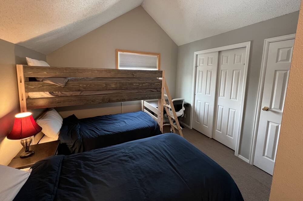 Photo of Bedroom in Four O'Clock