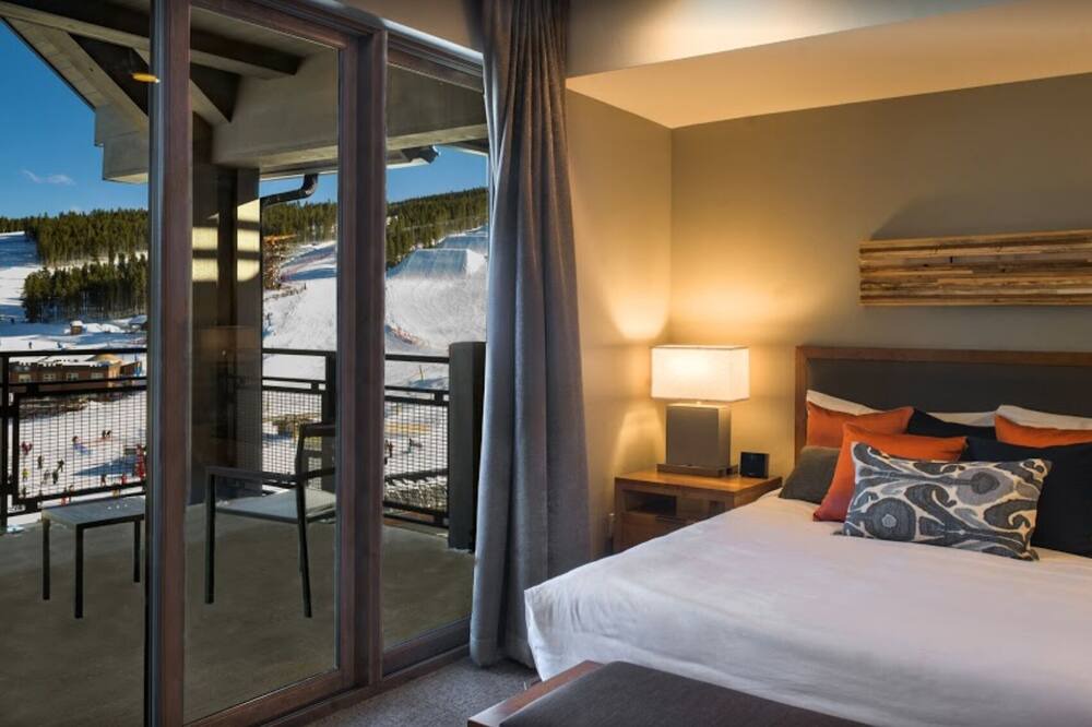 Photo of Bedroom in Peak 8