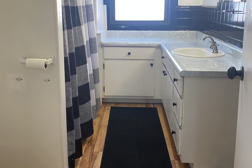 Photo of Bathroom in Neola