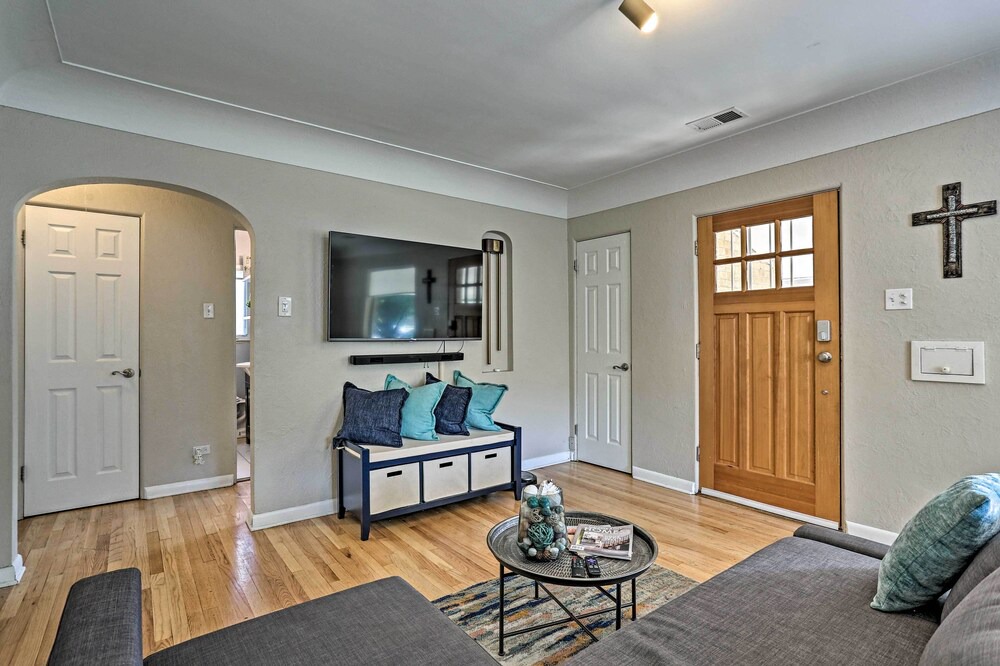 Photo of Bedroom in Hale