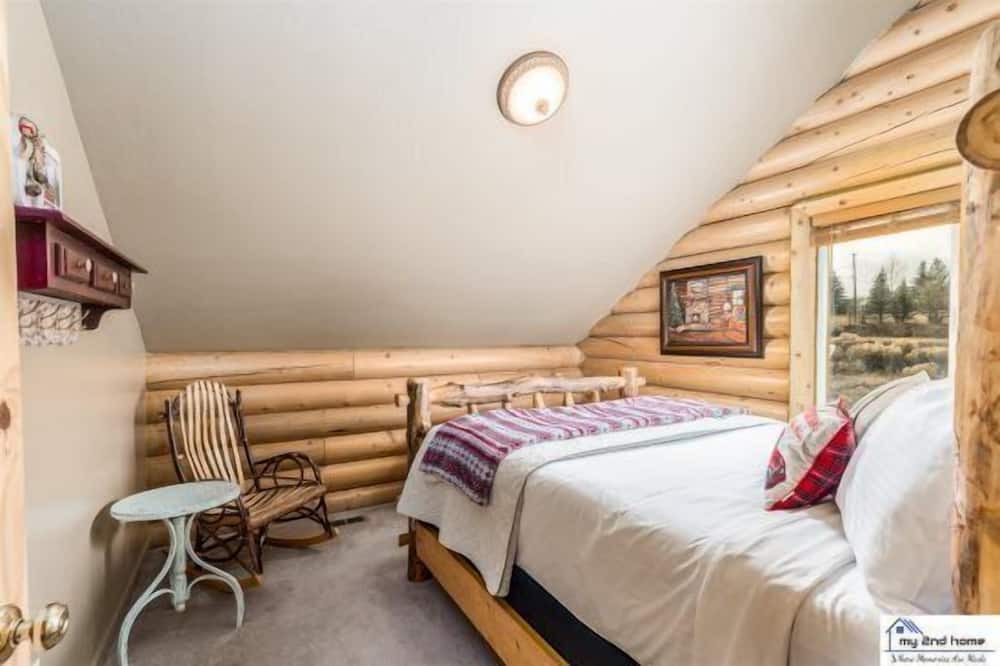 Photo of Bedroom in Mammoth Creek