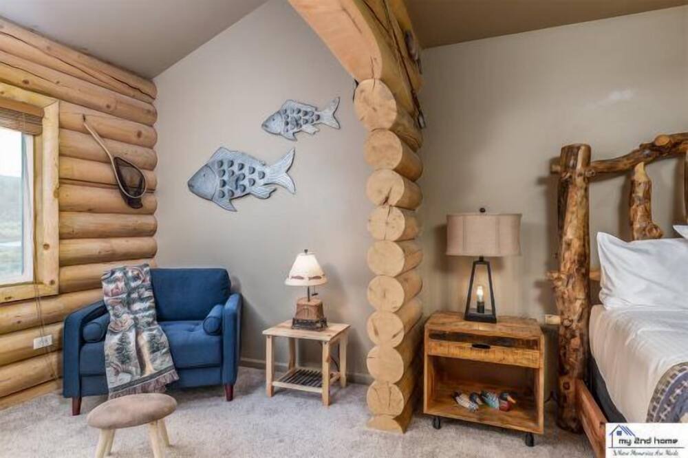Photo of Bedroom in Mammoth Creek
