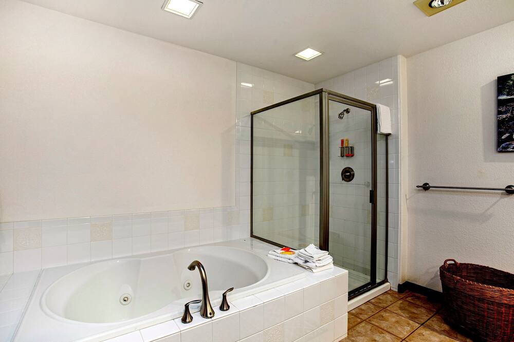 Photo of Bathroom in Edwards