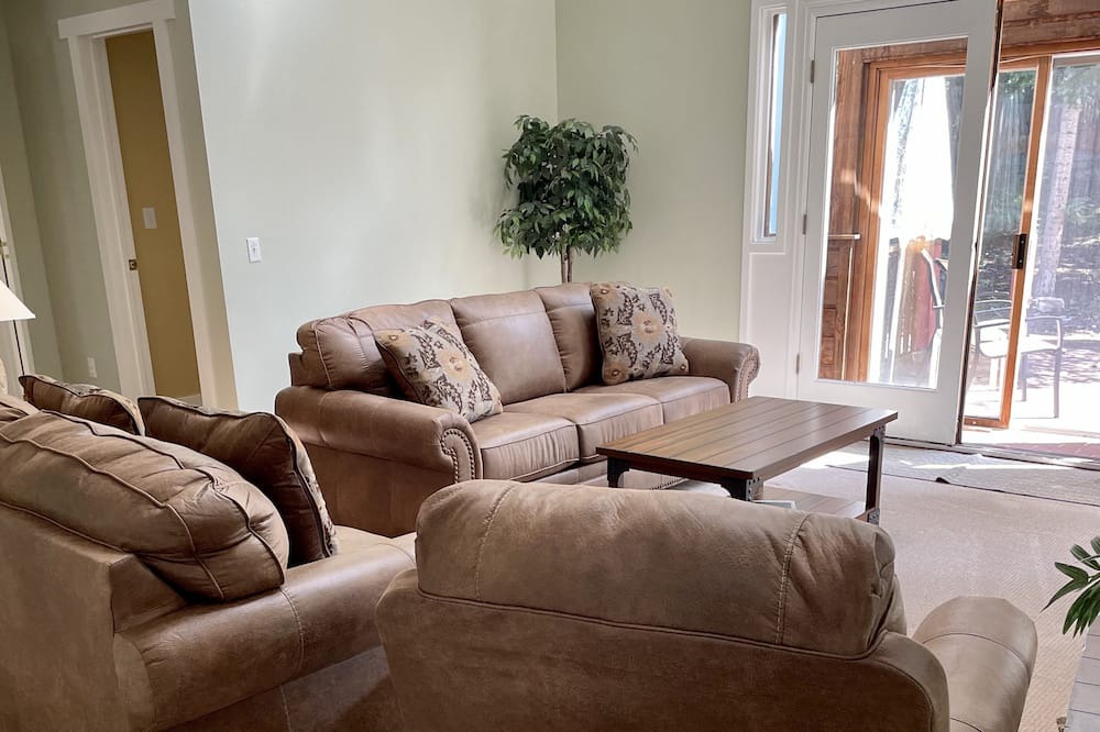 Photo of Livingroom in Breckenridge Heights