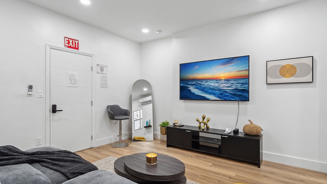 Photo of Bedroom in Hollywood South Central Beach