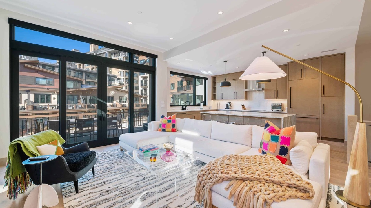 Photo of Livingroom in Avon