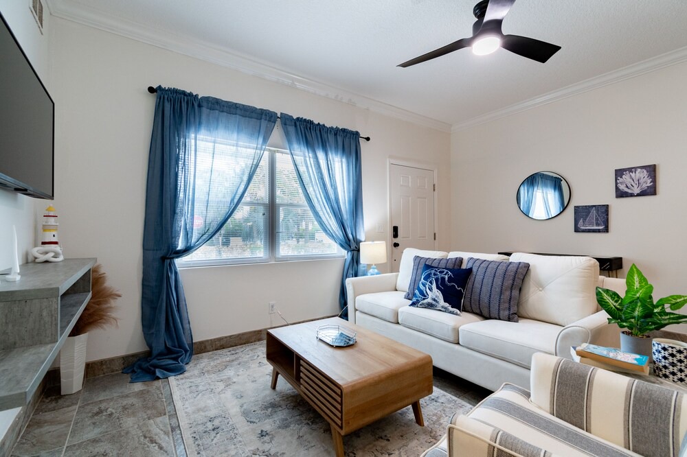 Photo of Livingroom in Crescent Beach