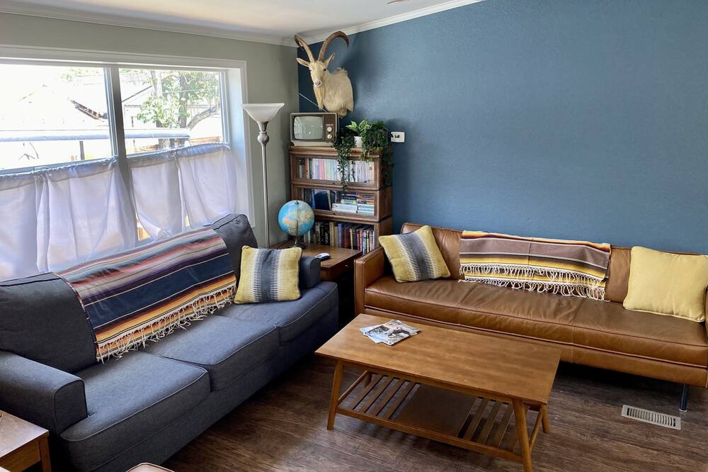 Photo of Livingroom in Cole