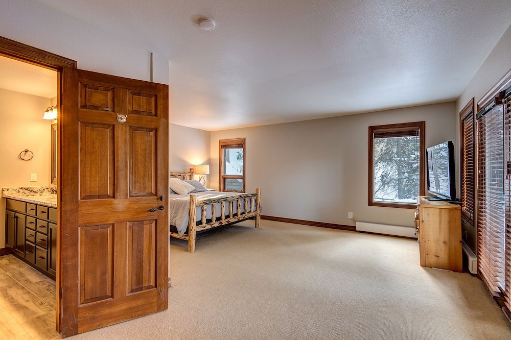 Photo of Bedroom in Breckenridge Heights