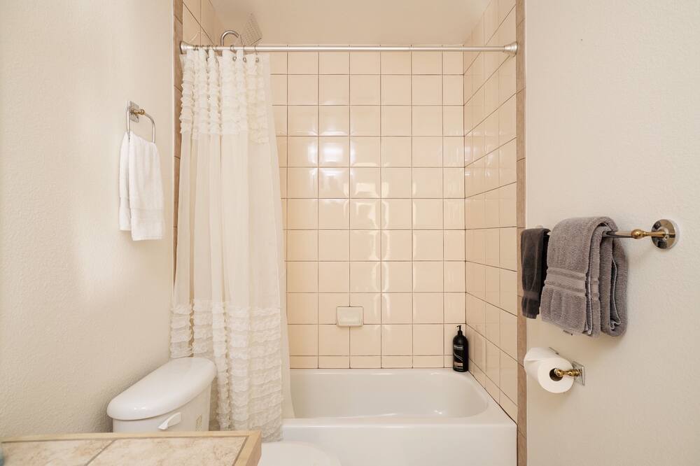 Photo of Bathroom in Curtis Park