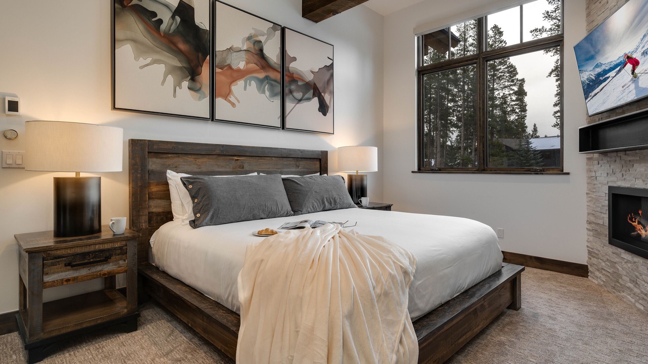 Photo of Livingroom in Peak 8