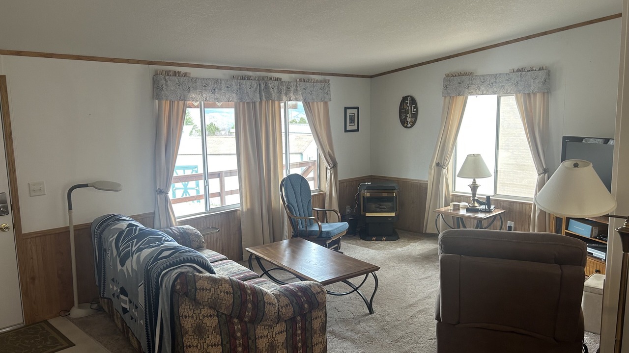 Photo of Livingroom in Duchesne County