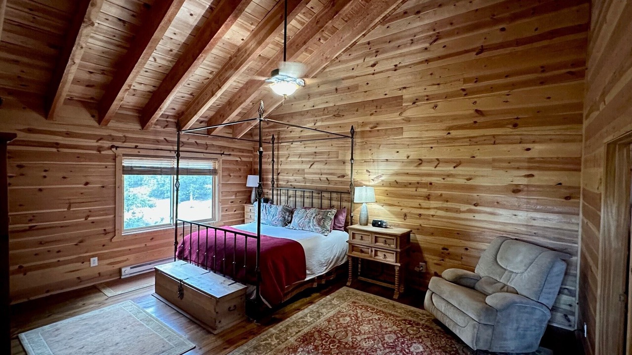 Photo of Bedroom in Mammoth Creek