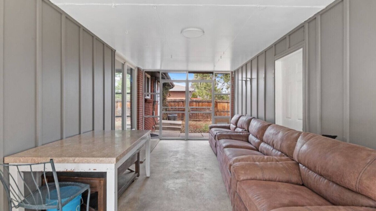Photo of Livingroom in North Alameda
