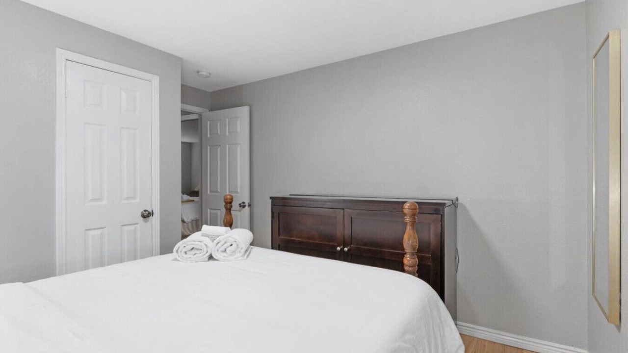 Photo of Bedroom in North Alameda