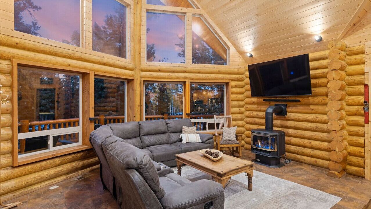 Photo of Livingroom in Meadow View Heights