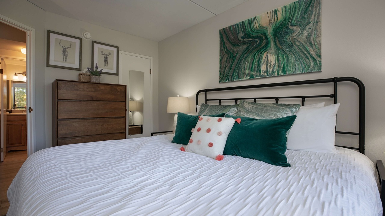 Photo of Bedroom in Peak 9